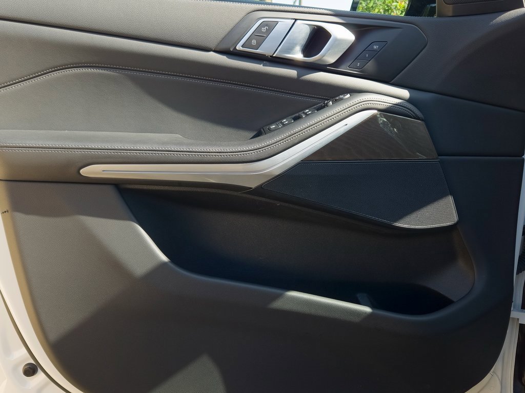 Used 2023 BMW X5 xDrive40i w/ Parking Assistance Package image 14