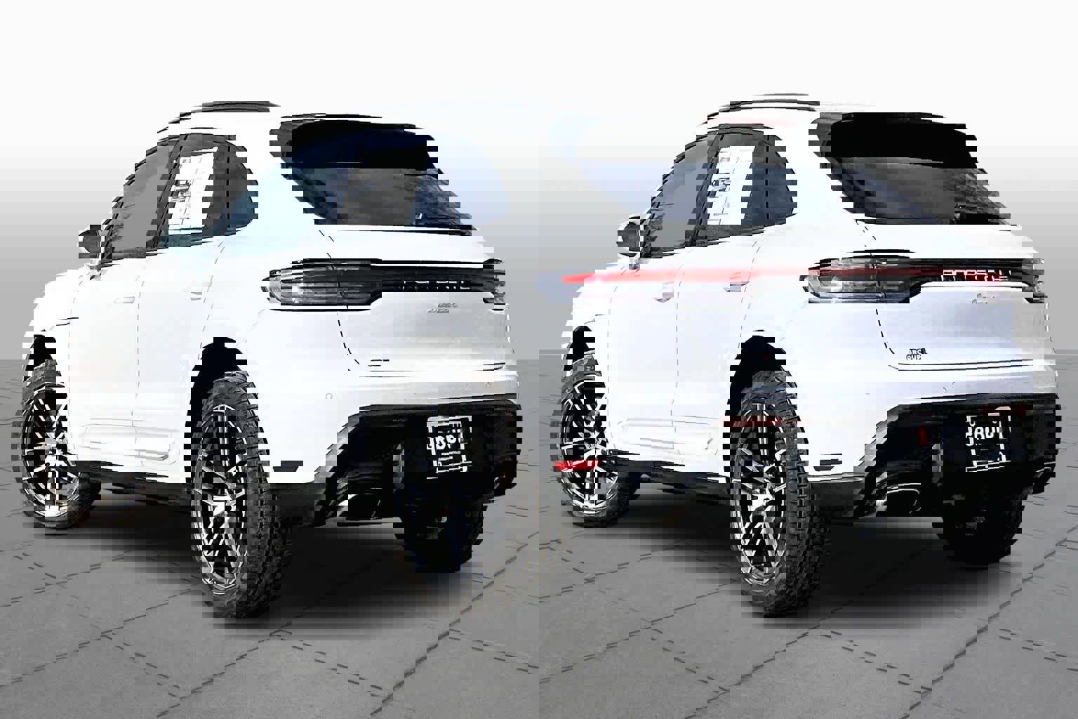 Used 2025 Porsche Macan image 12