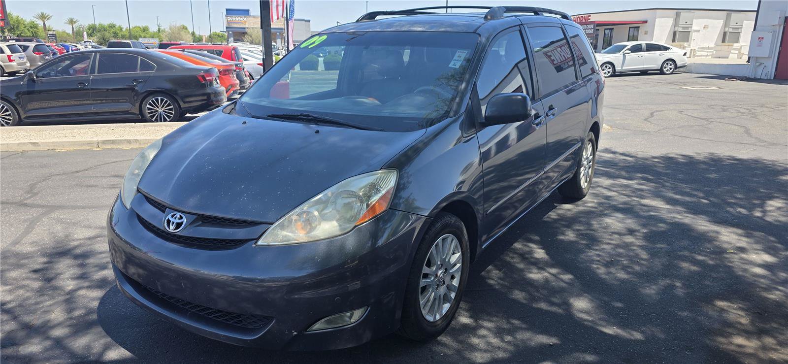 Used 2009 Toyota Sienna XLE FWD image 1