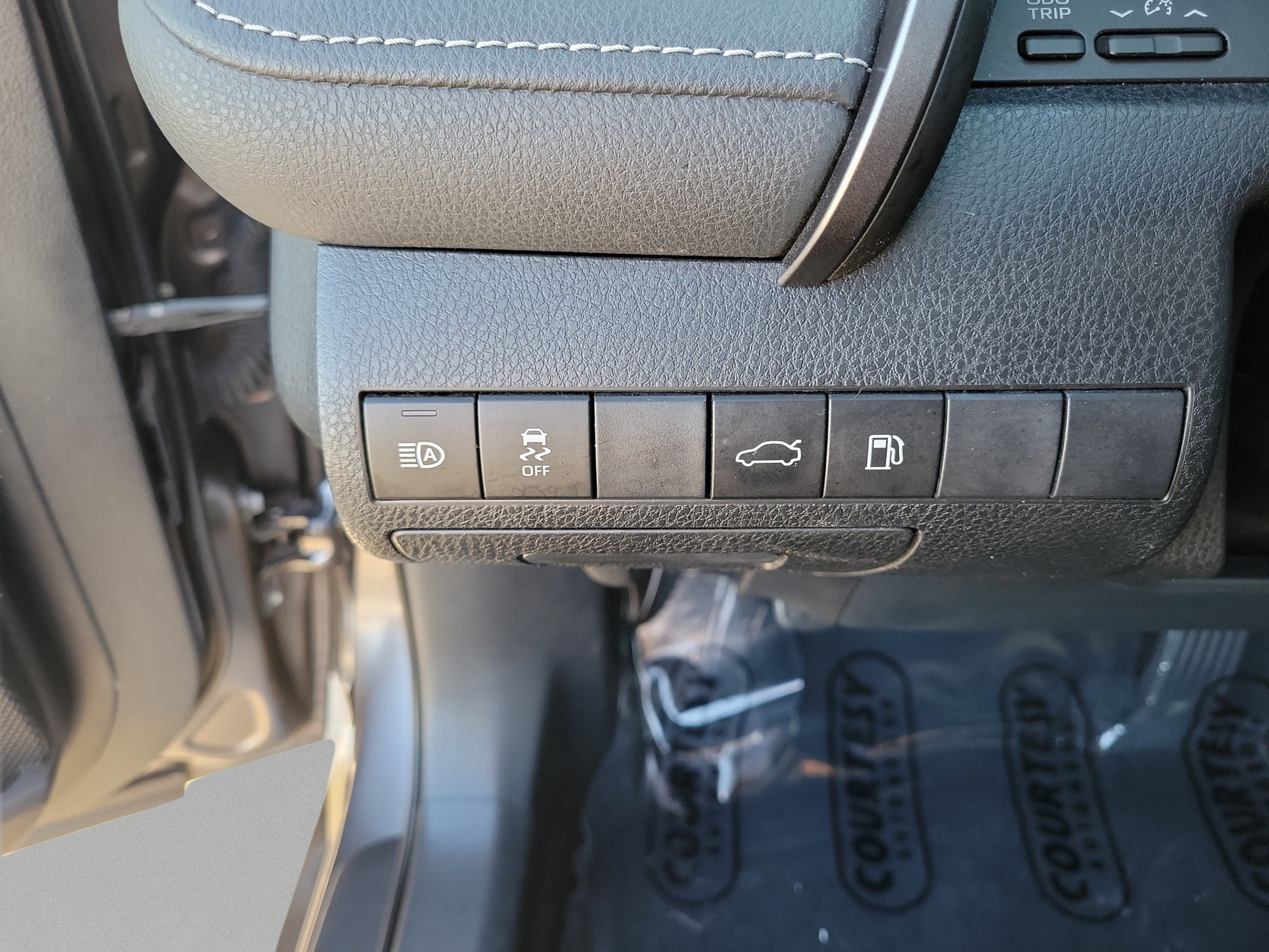 Used 2018 Toyota Camry SE FWD image 26