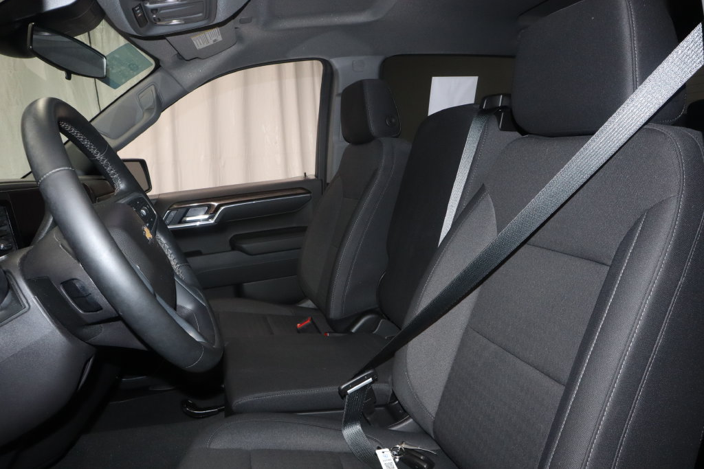 Used 2025 Chevrolet Silverado 1500 LT AWD/4WD image 19