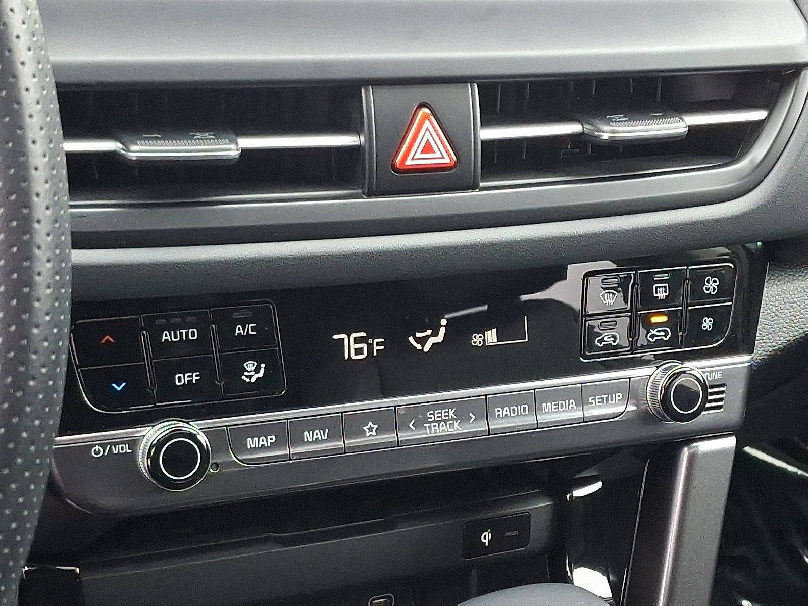 Certified 2025 Kia Seltos SX w/ SX Sunroof Package image 16