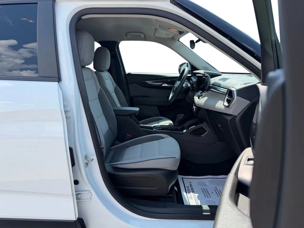 Used 2024 Chevrolet TrailBlazer LT AWD/4WD image 26