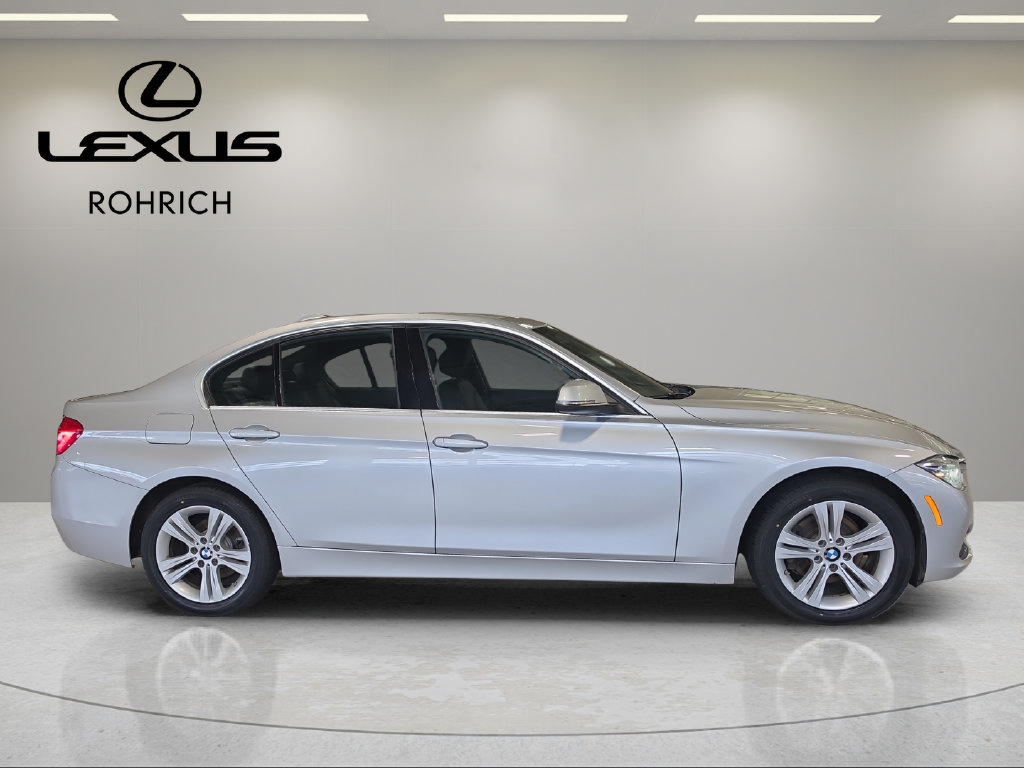 Used 2018 BMW 330i xDrive Sedan w/ Convenience Package AWD/4WD image 5
