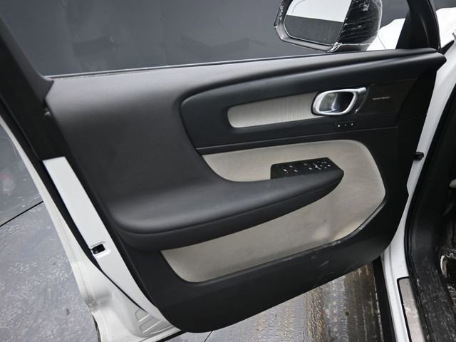 Used 2023 Volvo XC40 B5 Ultimate w/ Protection Package Premier image 16