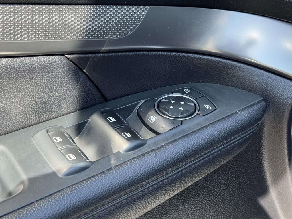 Used 2018 Ford Explorer XLT w/ Equipment Group 202A AWD/4WD image 15