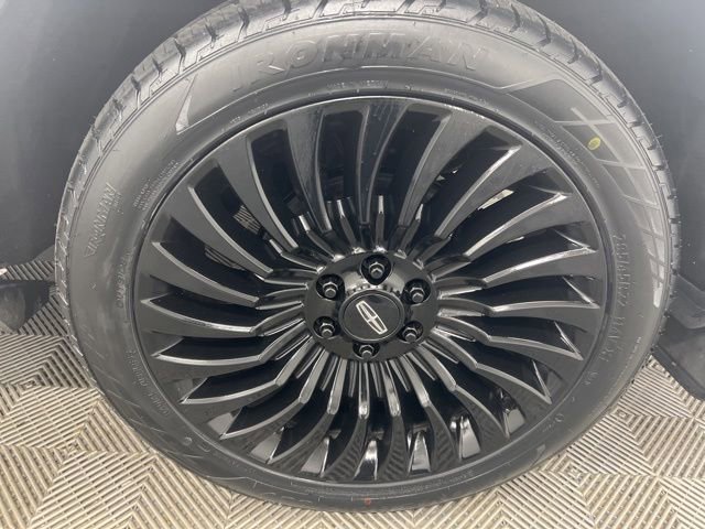 Used 2018 Lincoln Navigator Reserve w/ Technology Package AWD/4WD image 11