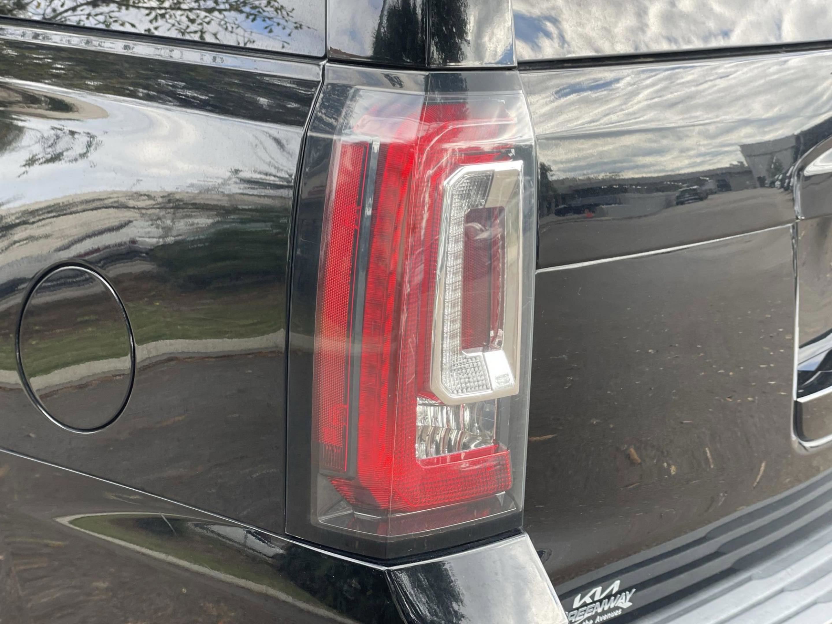 Used 2019 GMC Yukon SLT image 7