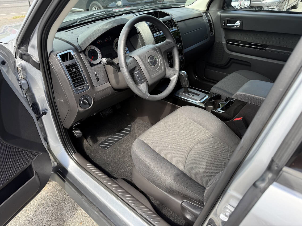 Used 2010 MAZDA Tribute i Sport AWD/4WD image 8