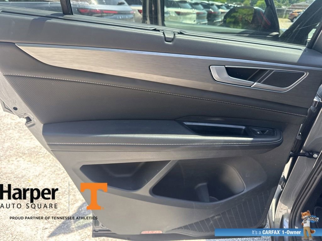 Used 2024 Volkswagen Atlas Cross Sport SE w/ Panoramic Sunroof Package FWD image 10