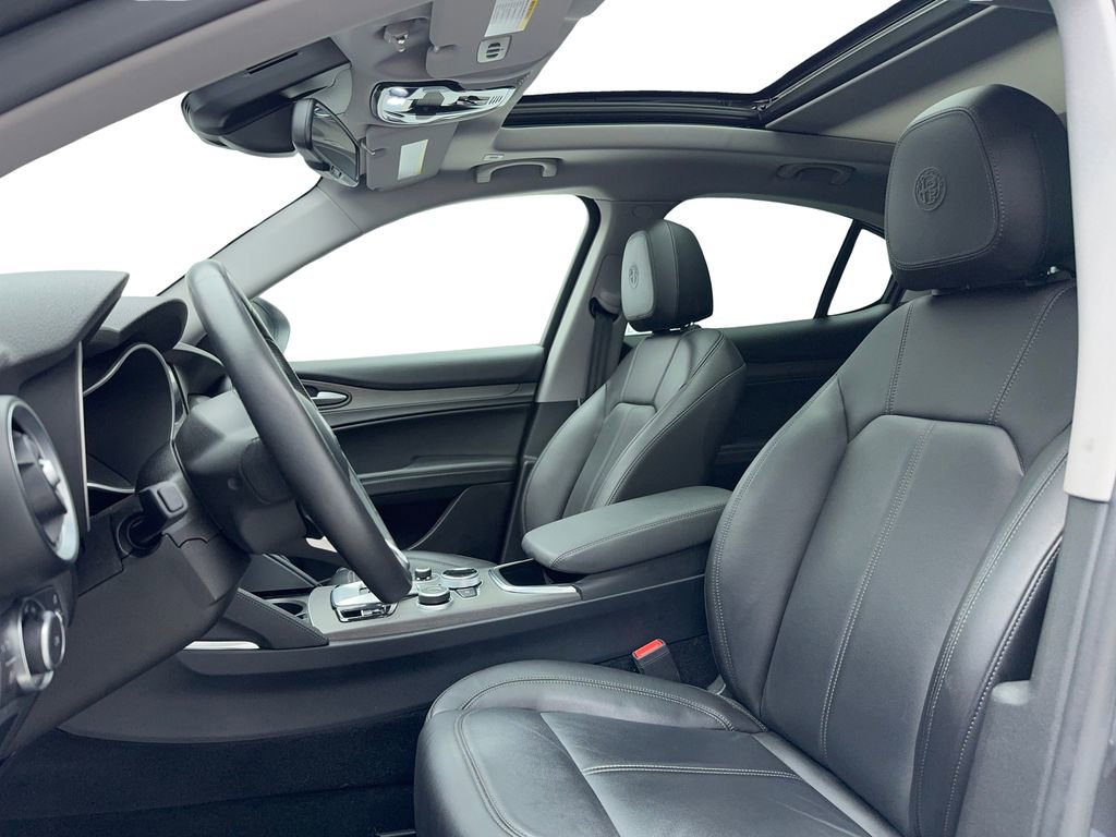 Used 2021 Alfa Romeo Stelvio Ti w/ Nero Edizione image 21