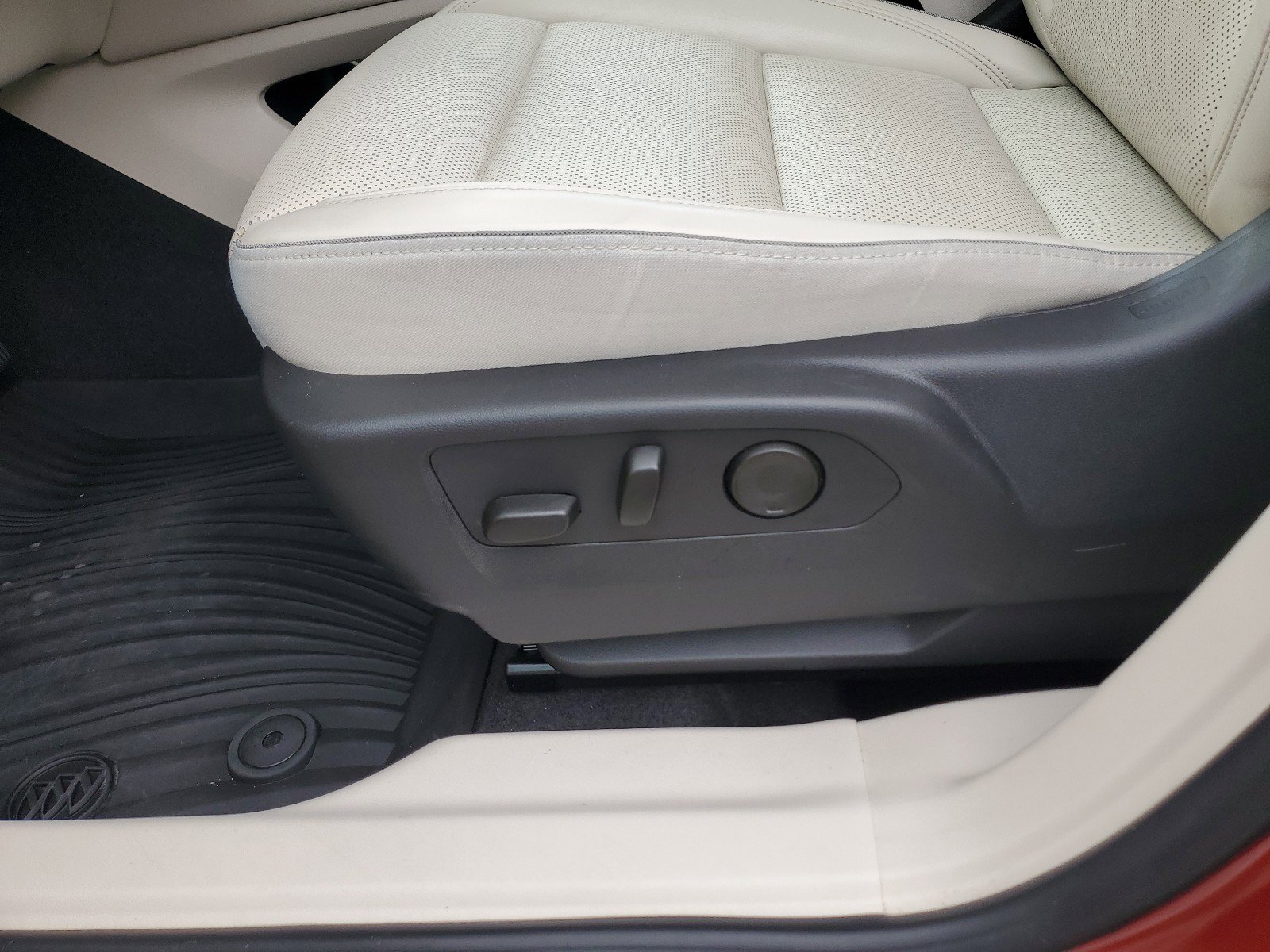 Used 2021 Buick Envision Essence w/ Technology Package I image 14