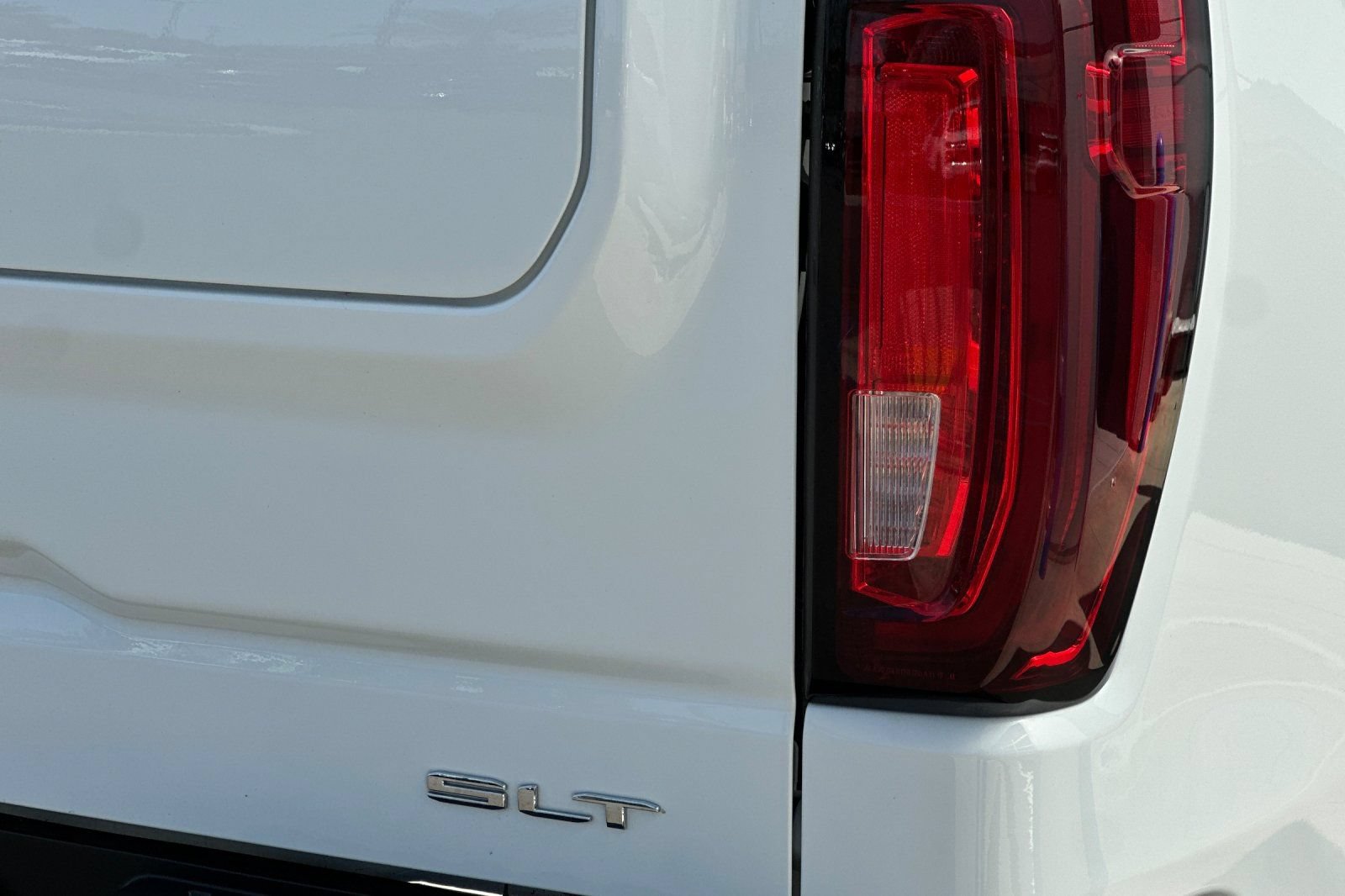 Used 2025 GMC Sierra 1500 SLT AWD/4WD image 37
