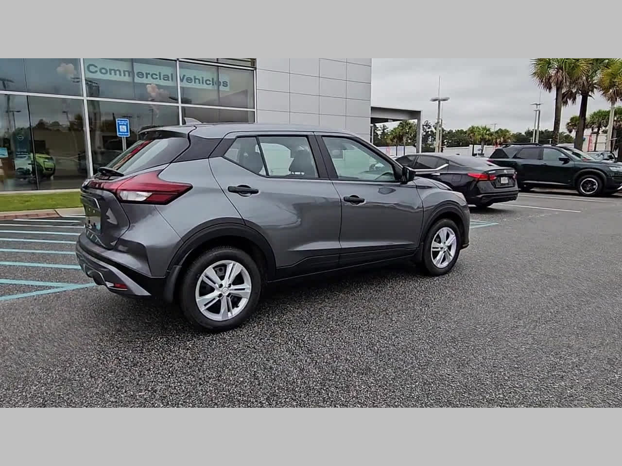 New 2025 Nissan Kicks Play S image 33