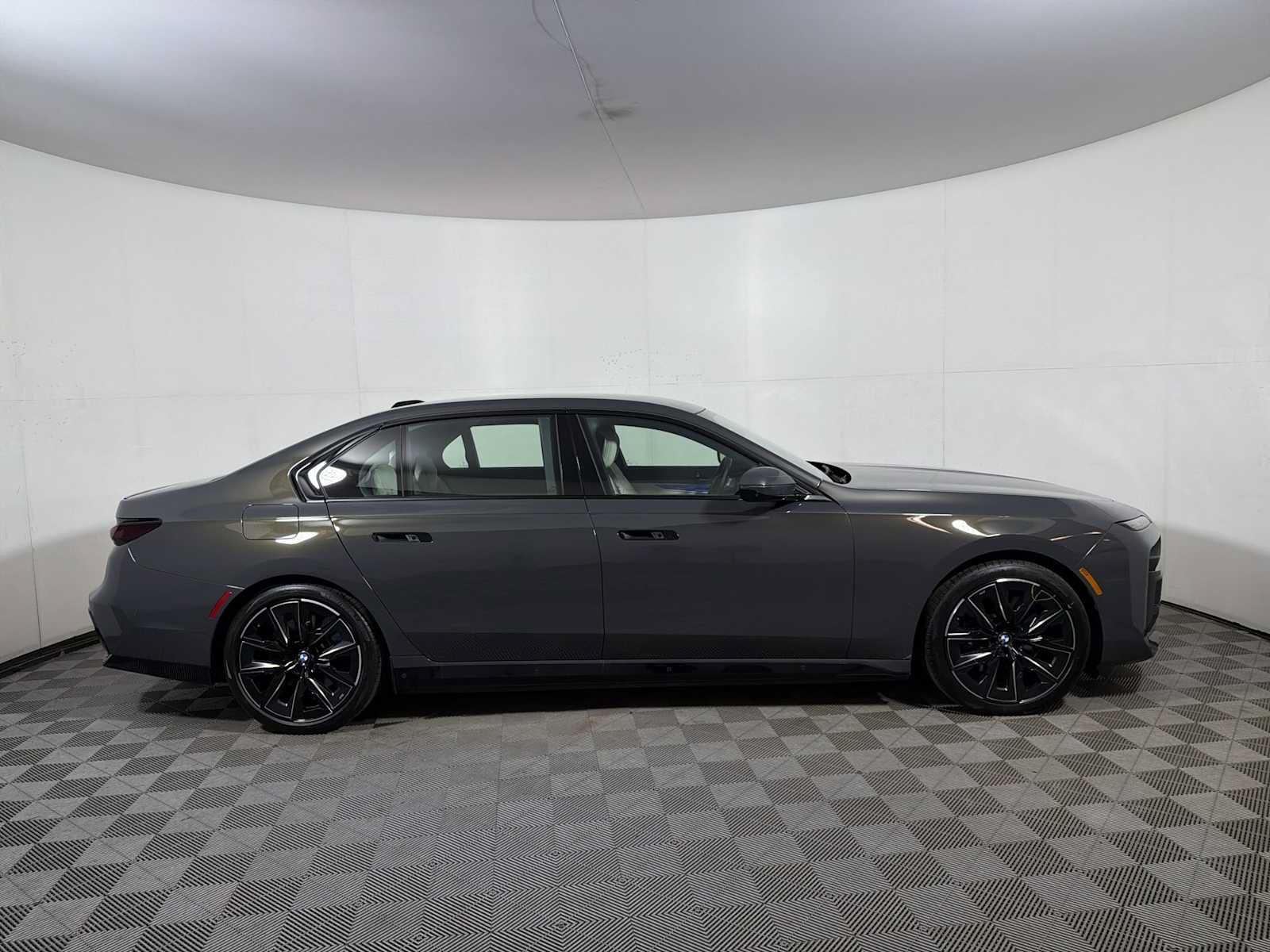 Used 2026 BMW i7 xDrive60 AWD/4WD image 7