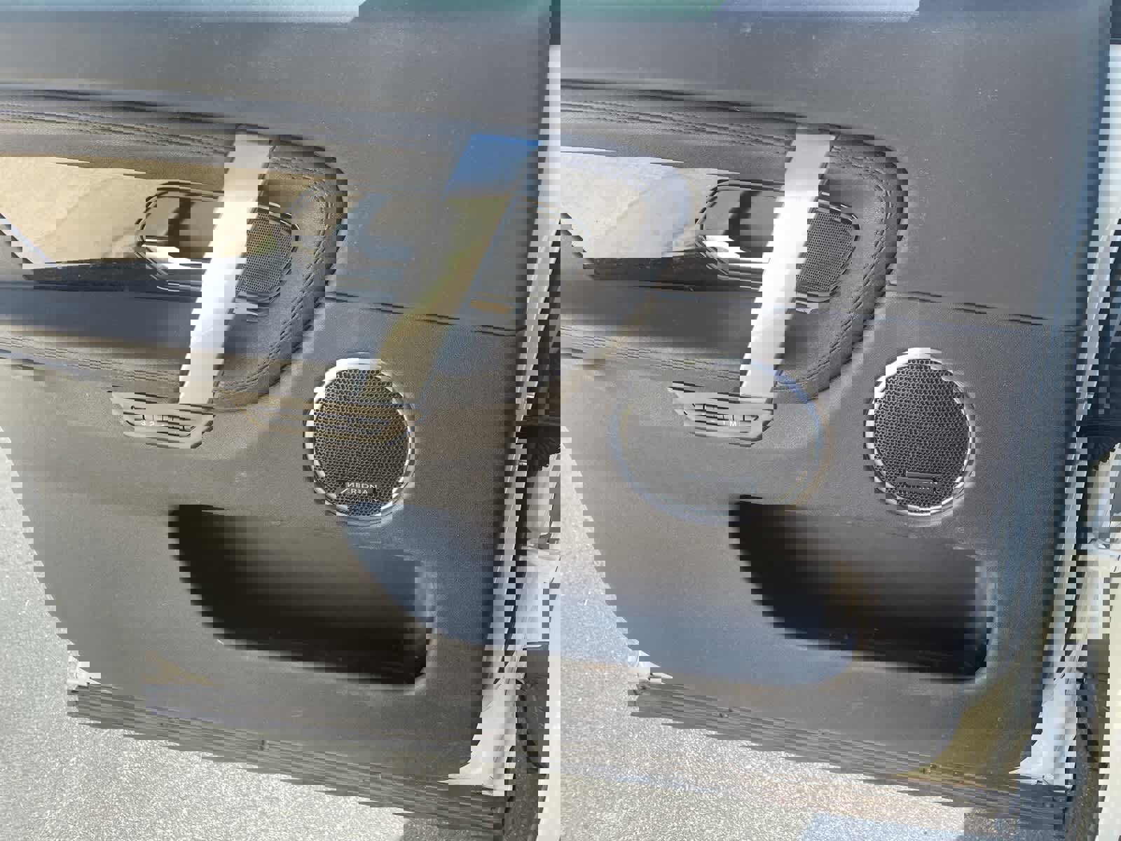 Used 2020 Land Rover Discovery Sport SE image 10