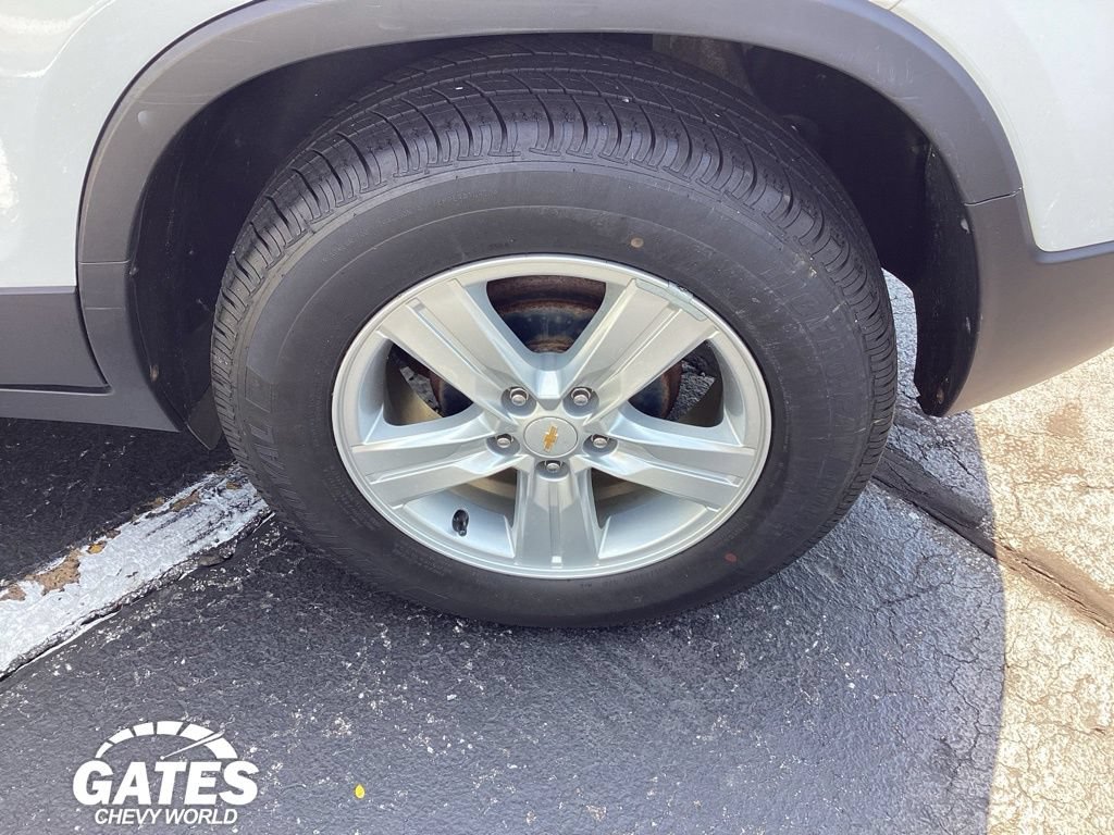 Used 2020 Chevrolet Trax LS FWD image 25