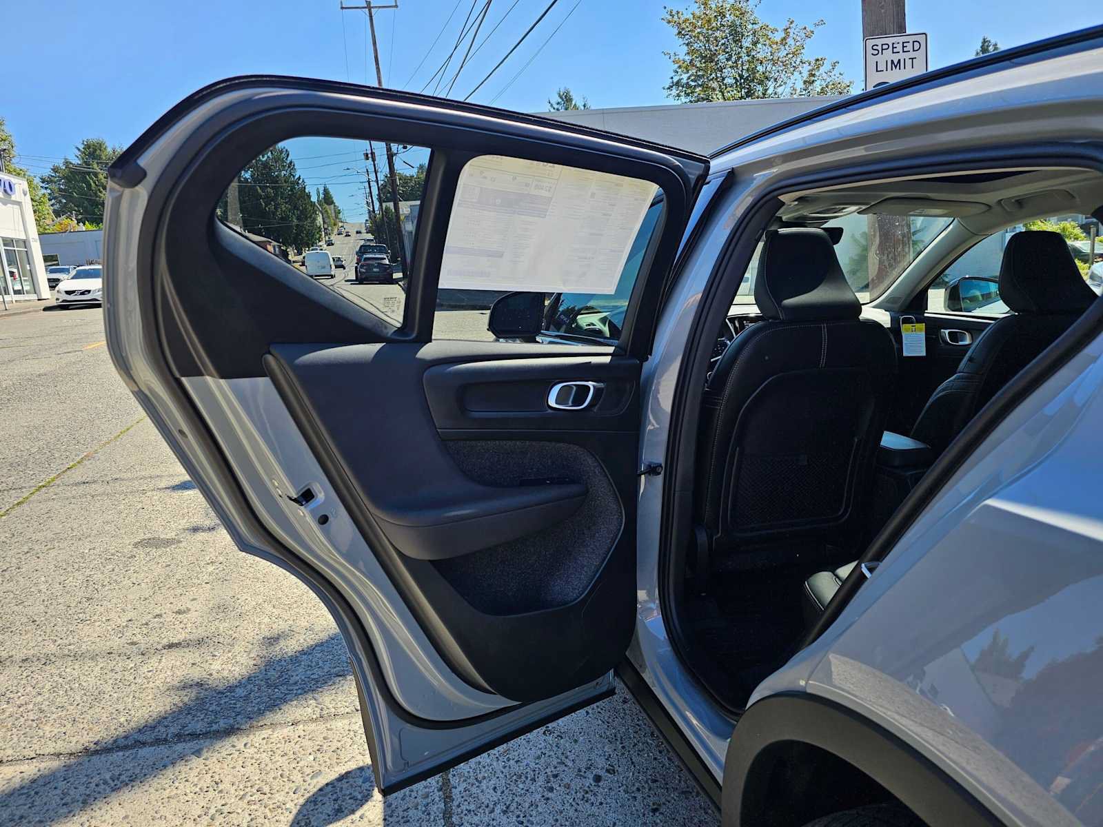 New 2026 Volvo XC40 B5 Ultra w/ Protection Package Premier AWD/4WD image 17