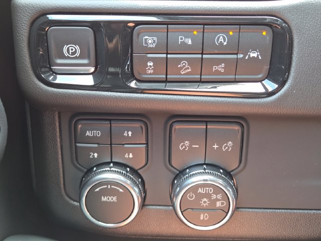 New 2026 GMC Yukon XL AT4 w/ AT4 Premium Package AWD/4WD image 32