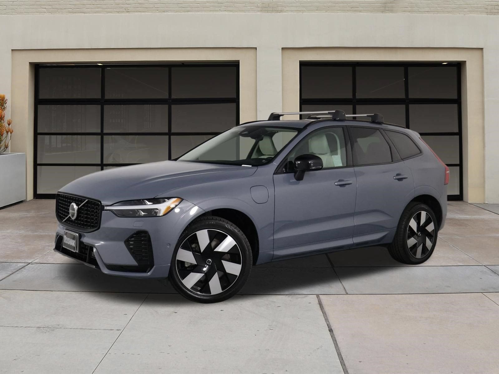 Certified 2024 Volvo XC60 T8 Plus w/ Climate Package AWD/4WD image 3