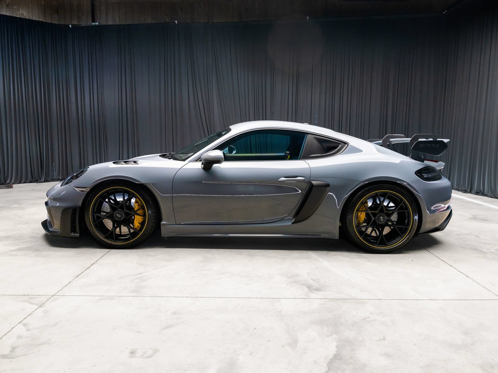 Used 2024 Porsche 718 Cayman GT4 RS w/ Accent Package Logos RWD image 9