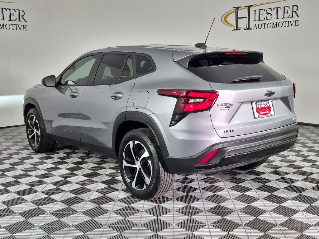 Used 2026 Chevrolet Trax RS w/ Sunroof Package FWD image 6