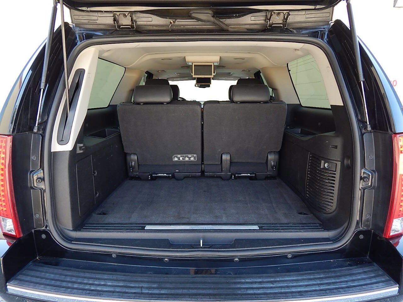 Used 2011 Cadillac Escalade ESV Premium image 13