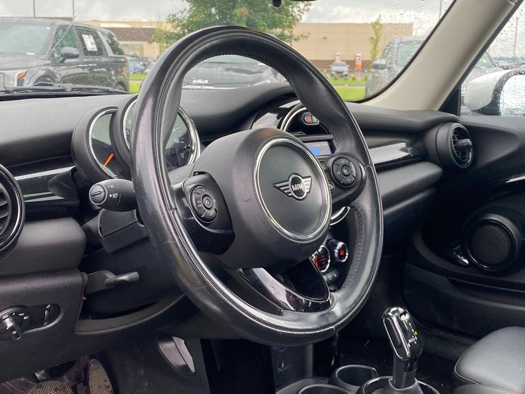 Used 2021 MINI Cooper 2-Door Hardtop FWD image 14