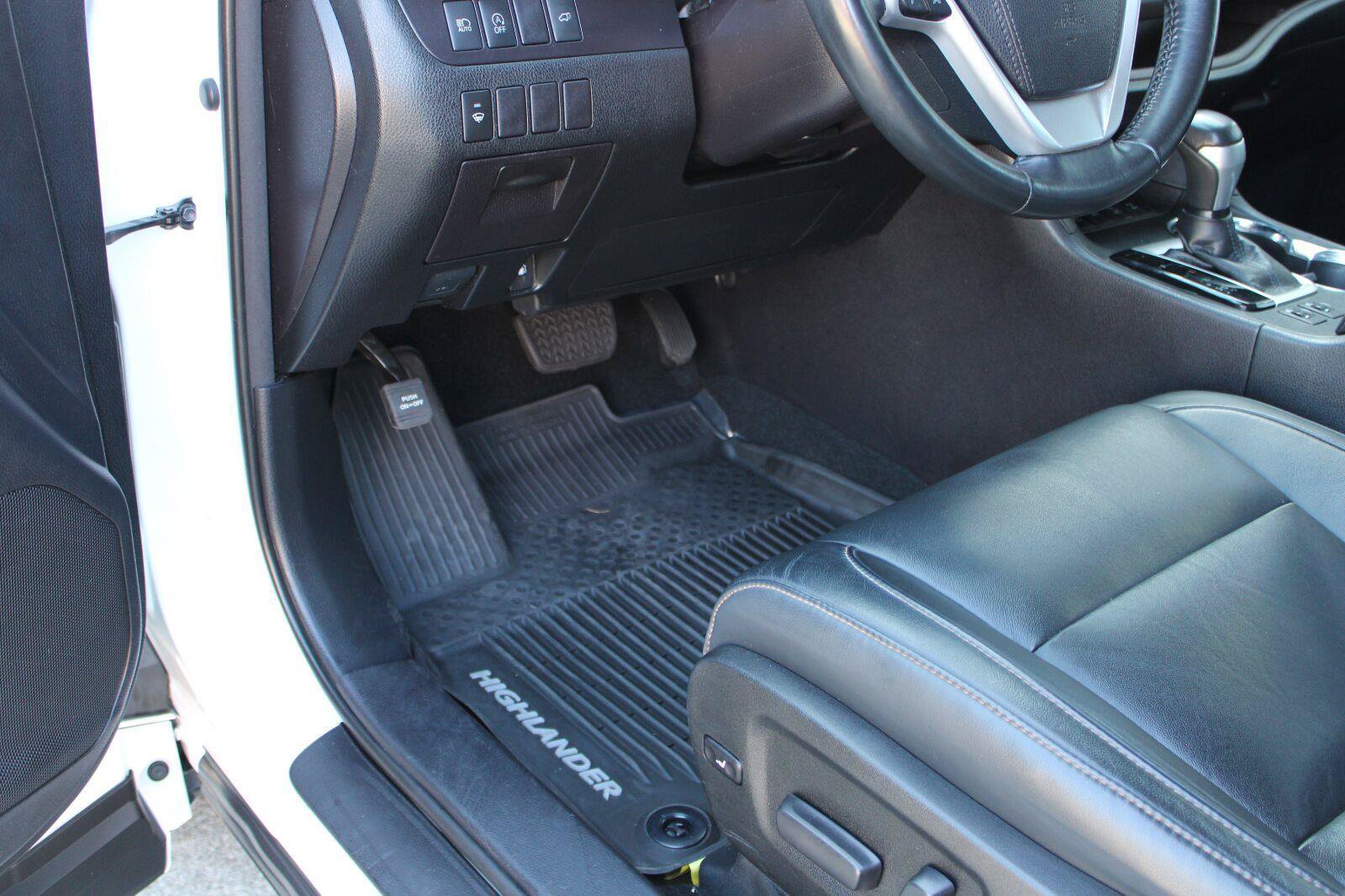 Used 2018 Toyota Highlander XLE AWD/4WD image 49