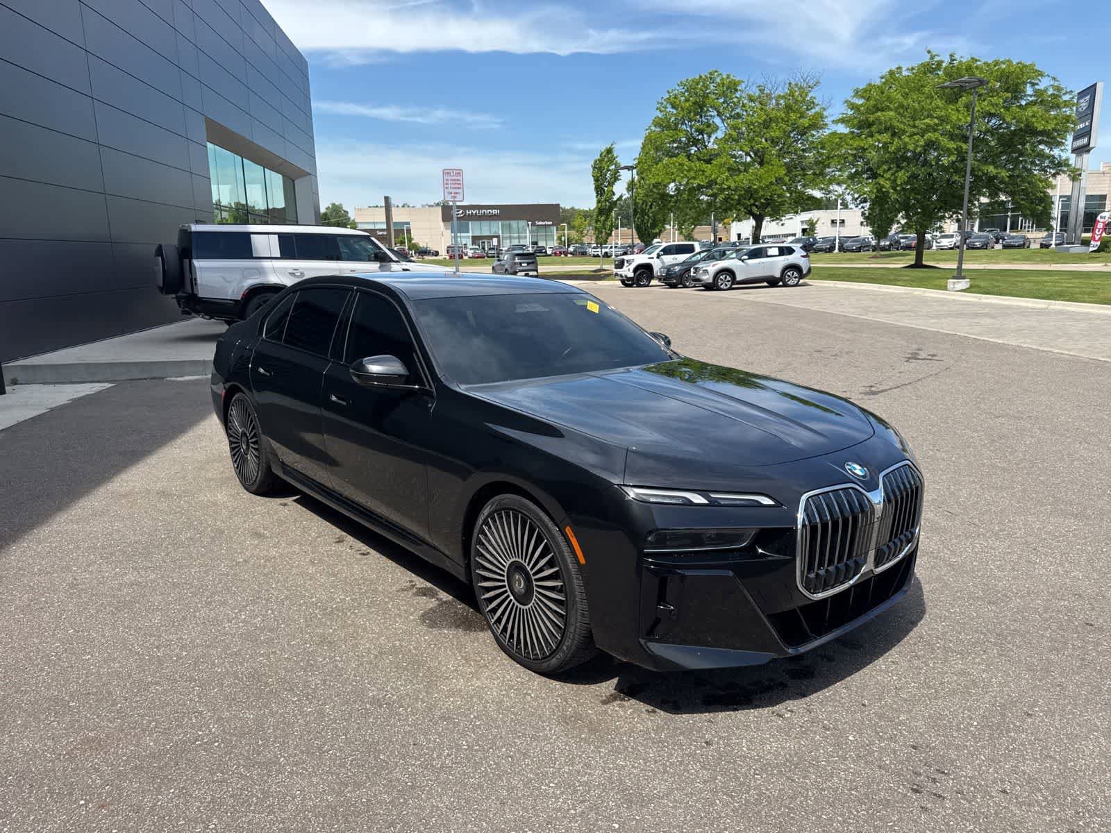 Used 2025 BMW 740i xDrive AWD/4WD image 8
