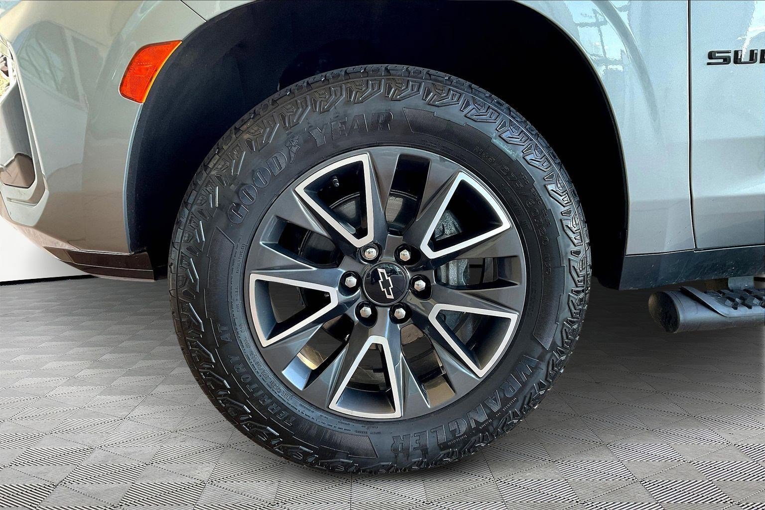 Used 2023 Chevrolet Suburban Z71 w/ Luxury Package image 33