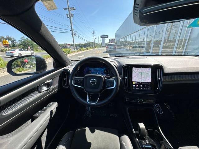 Certified 2025 Volvo XC40 B5 Plus AWD/4WD image 19