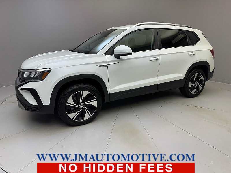 Used 2024 Volkswagen Taos SE AWD/4WD image 1