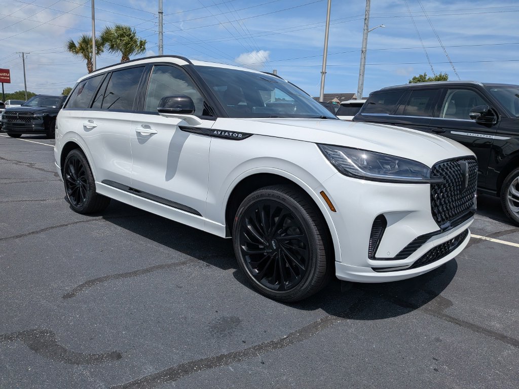 New 2026 Lincoln Aviator Reserve AWD/4WD image 2