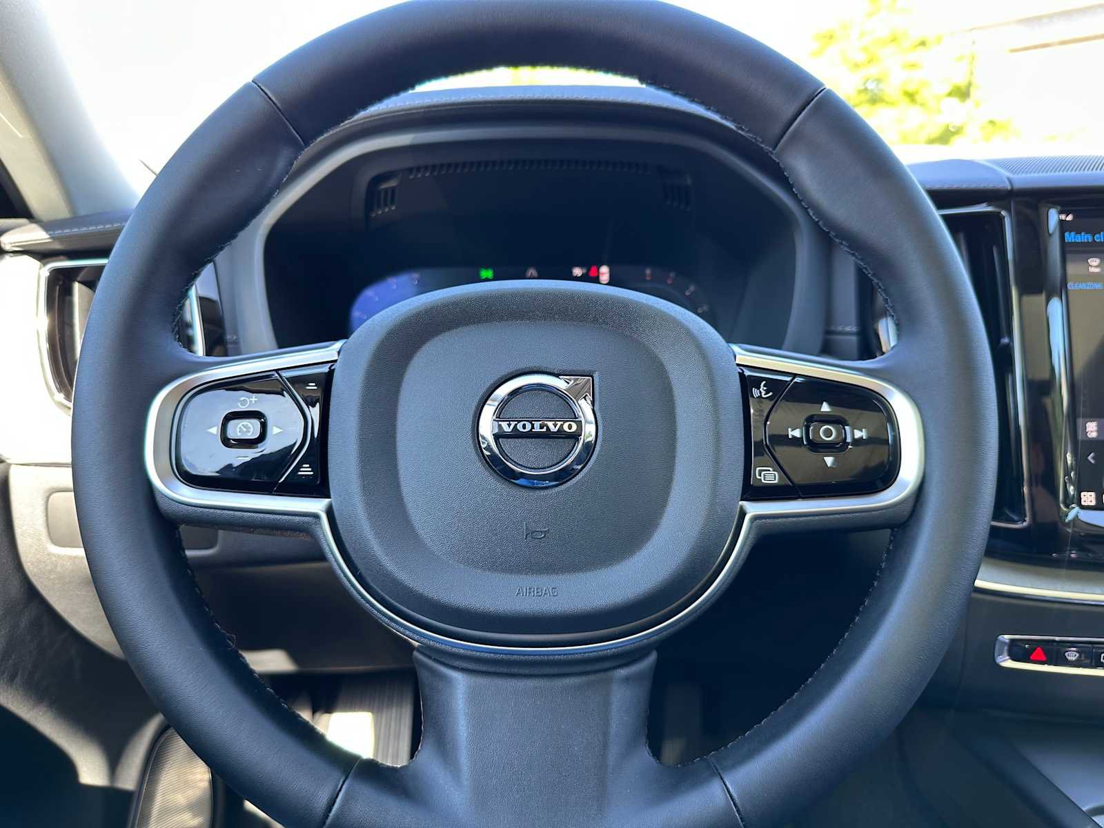 New 2025 Volvo XC60 B5 Ultra w/ Protection Package Premier image 24