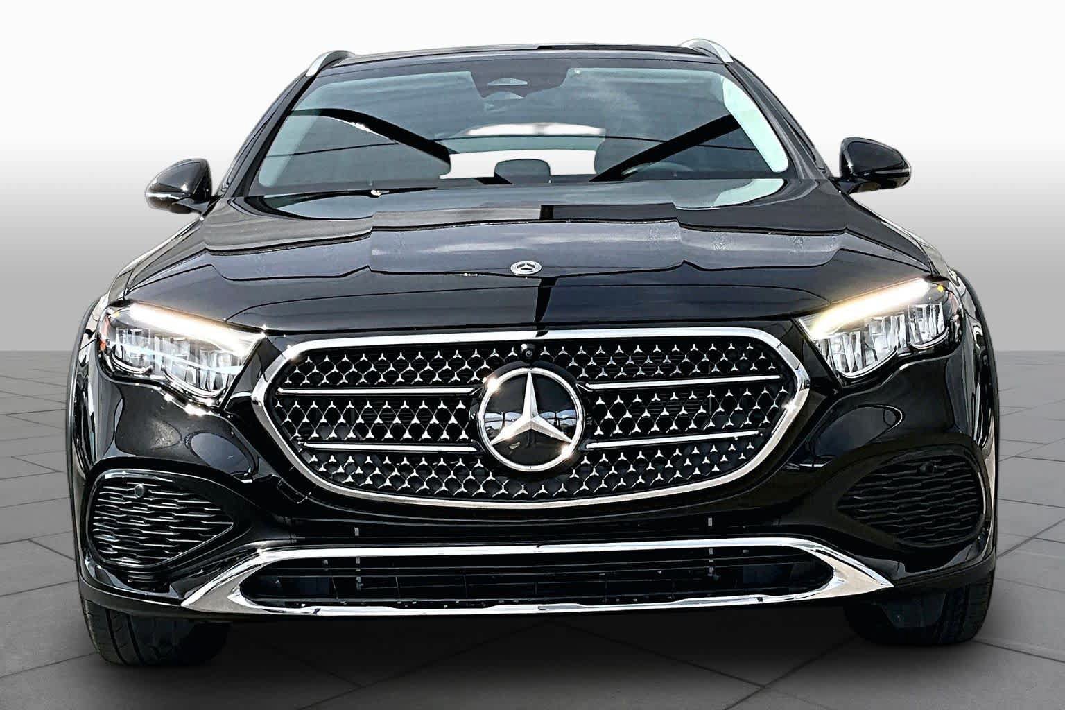Used 2025 Mercedes-Benz E 450 4MATIC All-Terrain Wagon image 4