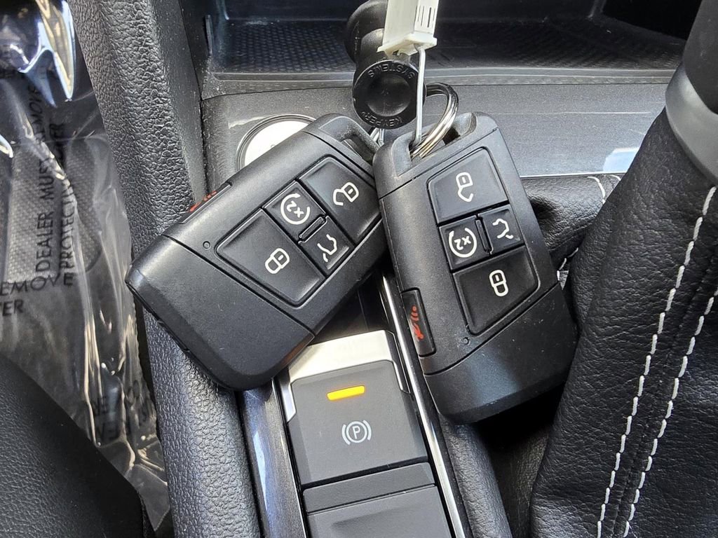 Used 2024 Volkswagen Tiguan SE image 19