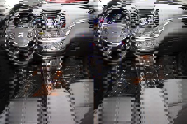 Used 2017 Chevrolet Impala LT image 2