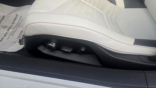 Used 2023 Chevrolet Corvette Stingray Premium Cpe w/ Z51 Performance Package image 27