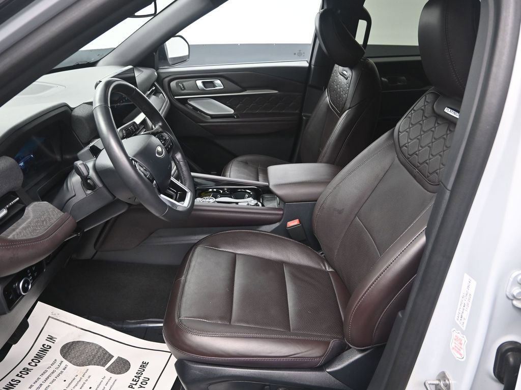 Used 2025 Ford Explorer Platinum w/ LUX Leather Package image 15