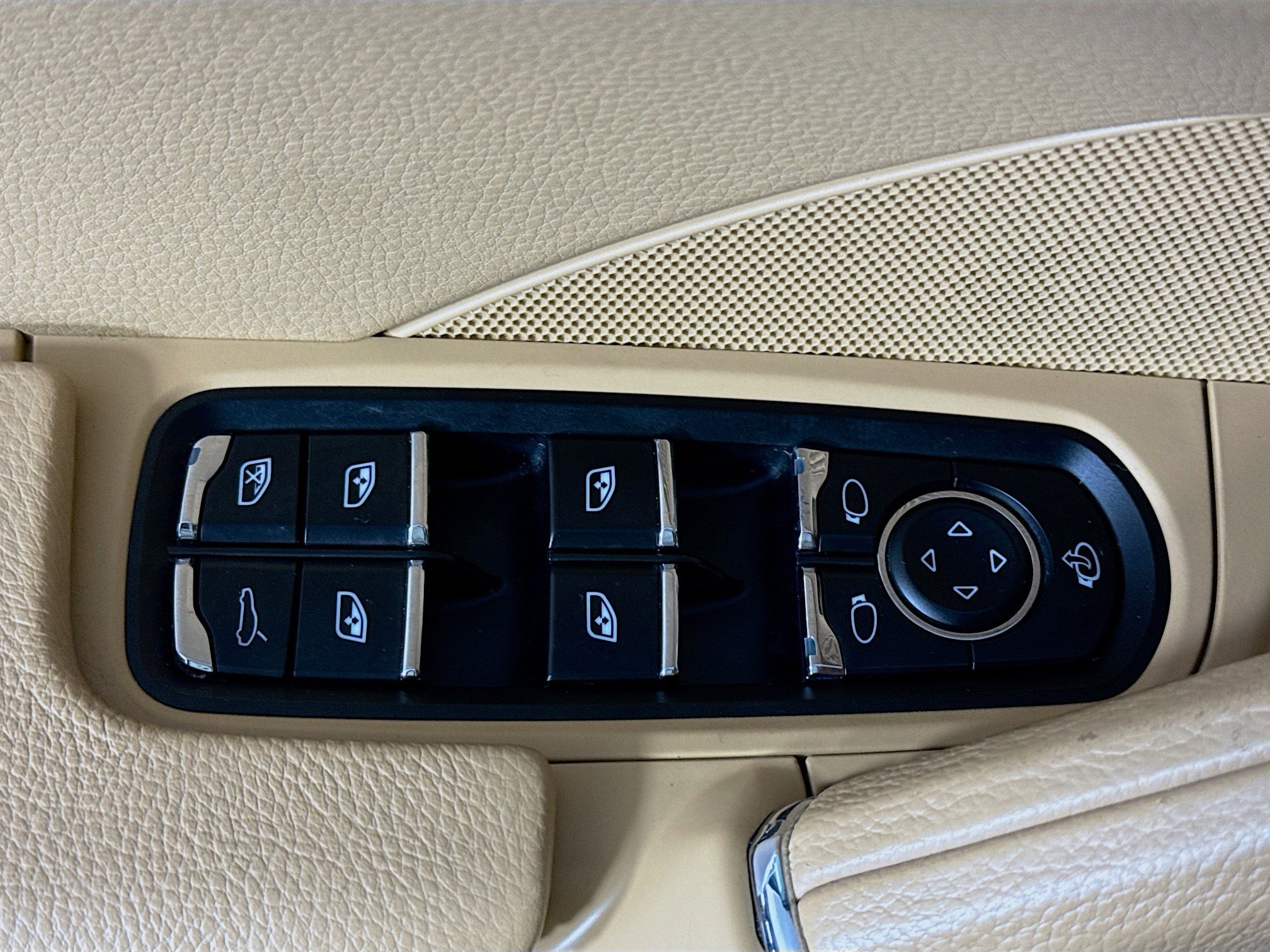 Used 2016 Porsche Cayenne image 22