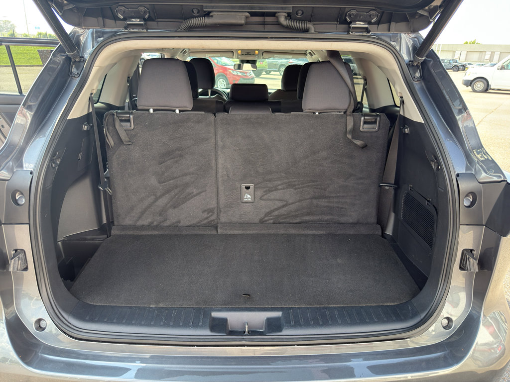 Used 2023 Toyota Highlander LE image 15
