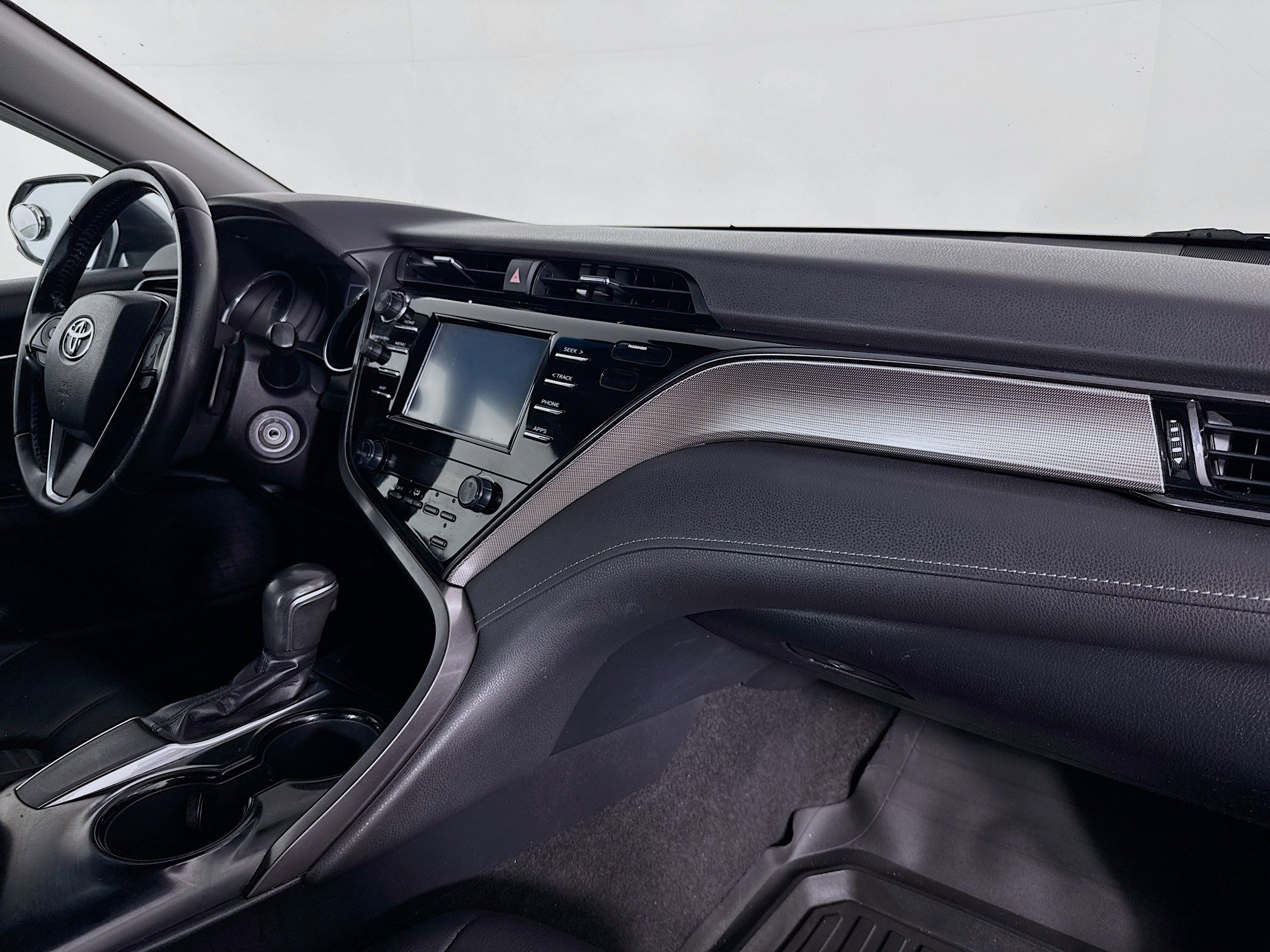 Used 2019 Toyota Camry SE FWD image 28