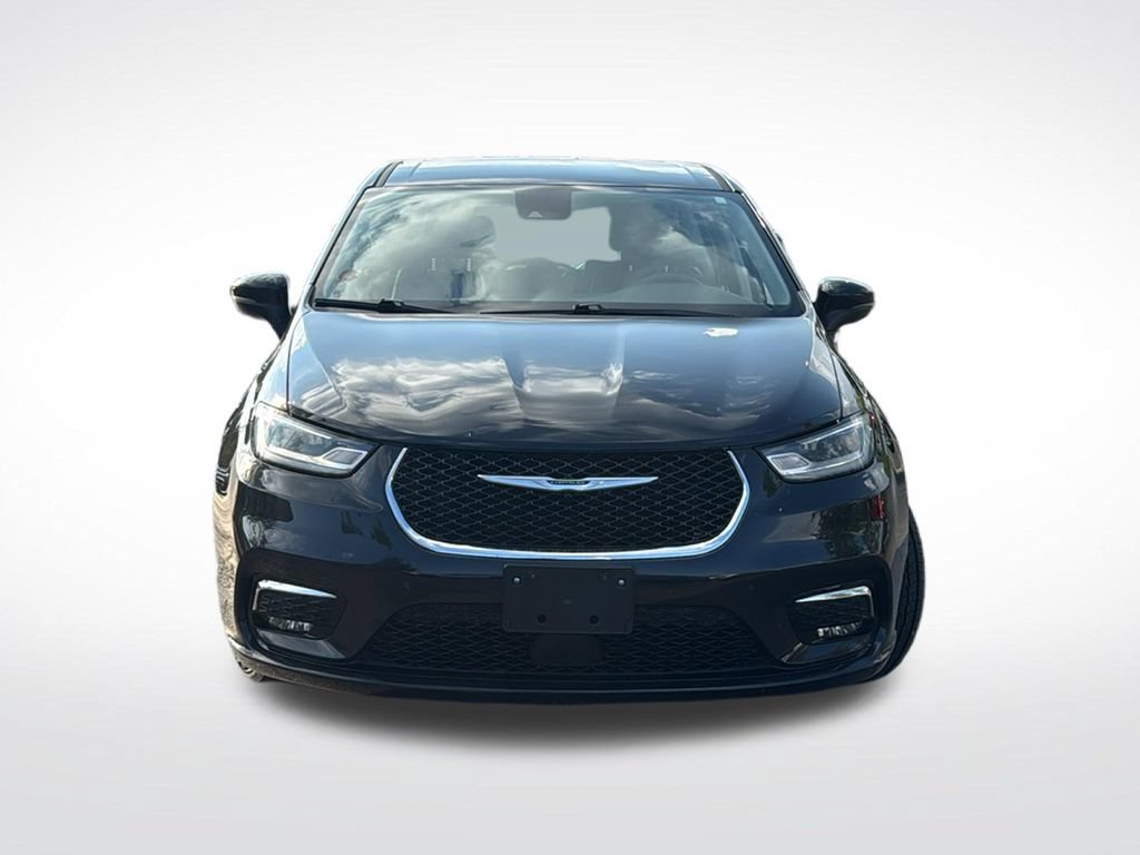 Used 2023 Chrysler Pacifica Touring-L FWD image 2