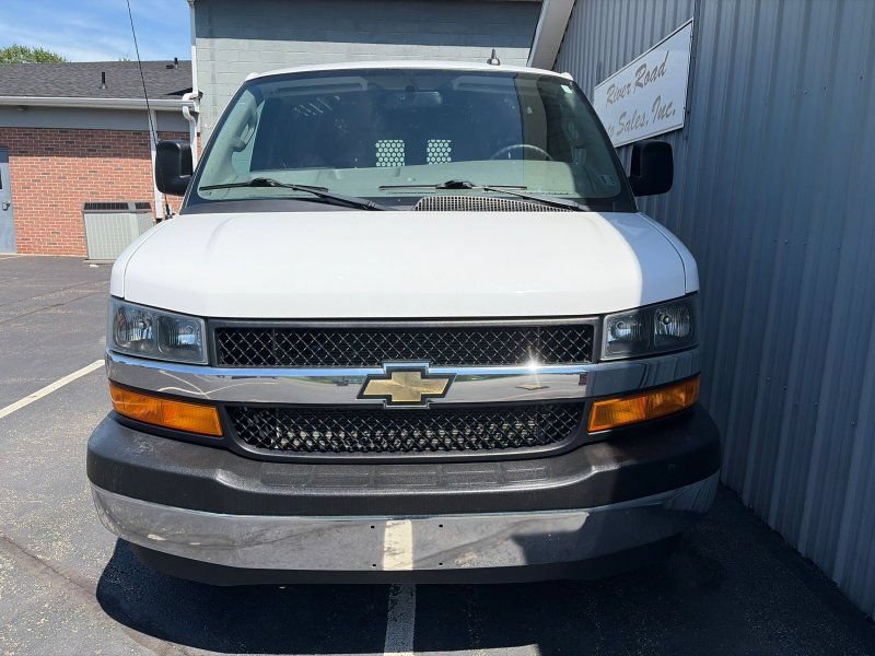 Used 2023 Chevrolet Express 2500 w/ Driver Convenience Package RWD image 2