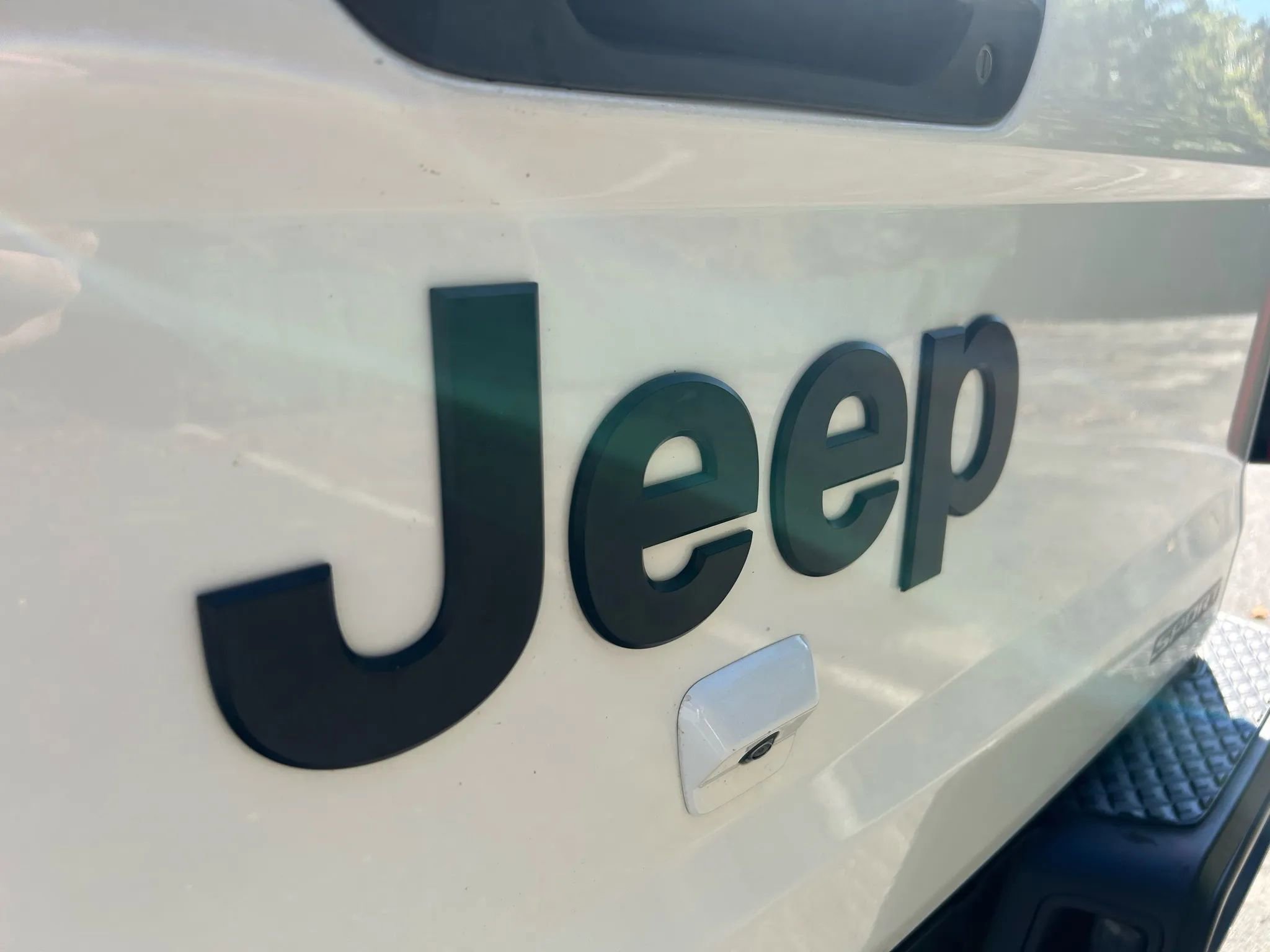 Used 2020 Jeep Gladiator Sport w/ Quick Order Package 24S image 13