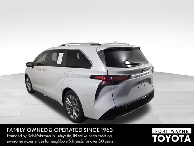 Used 2023 Toyota Sienna Platinum FWD image 9