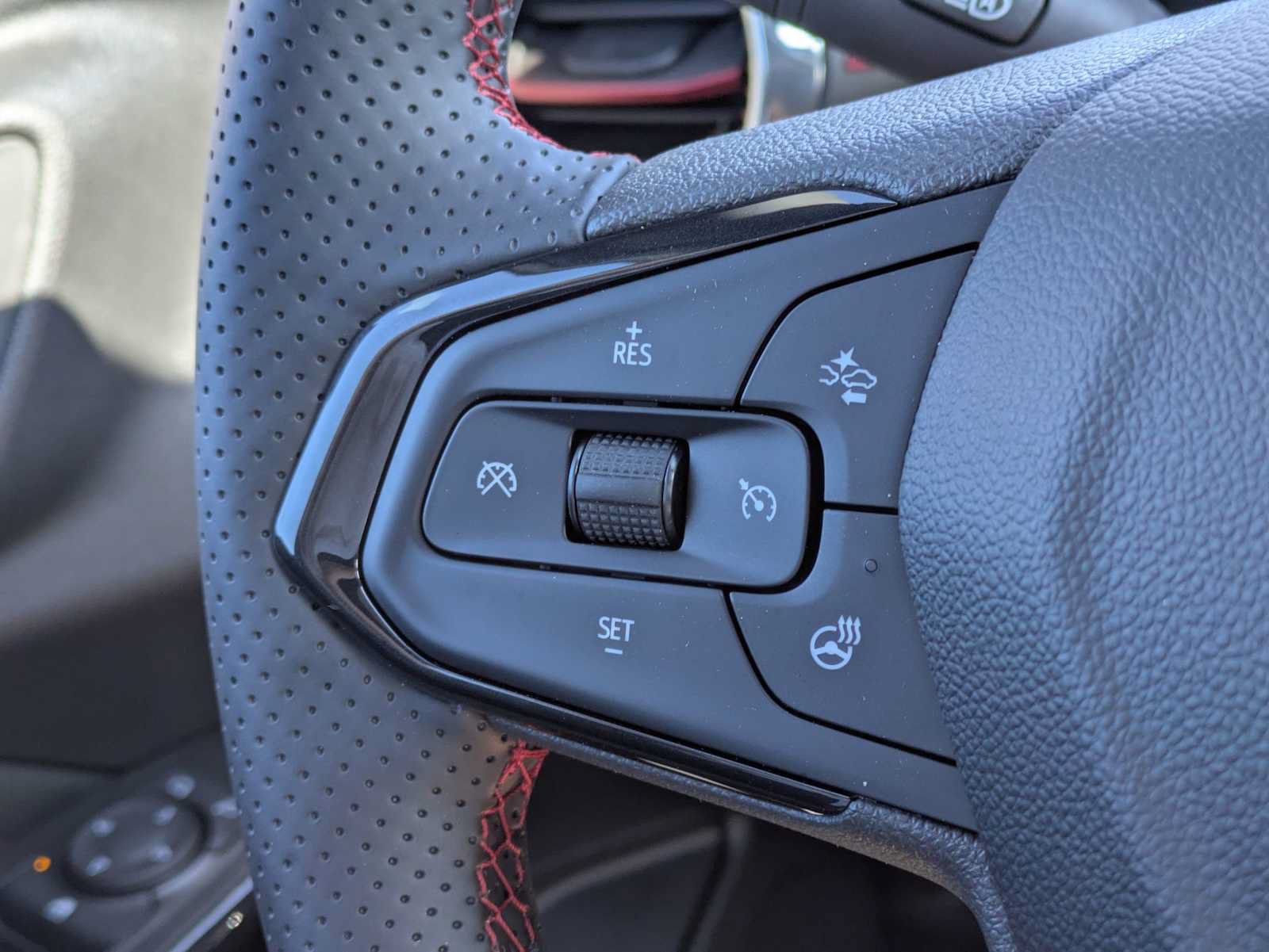 New 2026 Chevrolet Trax RS w/ Sunroof Package FWD image 25
