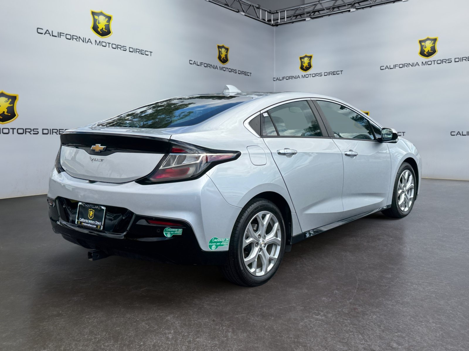 Used 2017 Chevrolet Volt Premier w/ Driver Confidence II Package FWD image 5