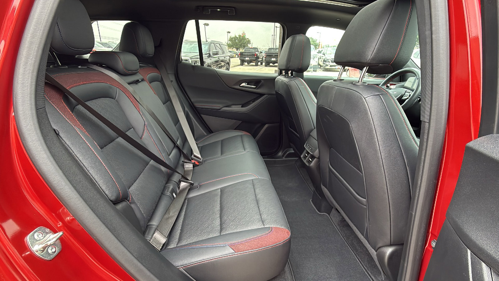 Used 2025 Chevrolet Equinox RS w/ Safety and Technology Package AWD/4WD image 29